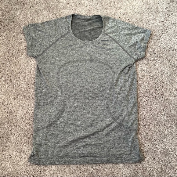 Lululemon Swiftly Tech Short Sleeve 2.0 - Picture 2 of 4